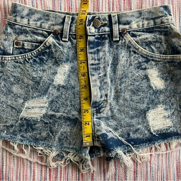 Vintage Lee Acid Wash Denim Cut Off Jean Shorts 26 100% cotton - Picture 7 of 9